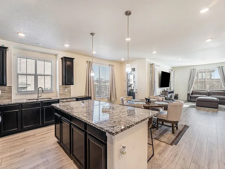 9707 Bennett Peak St — Photo 6