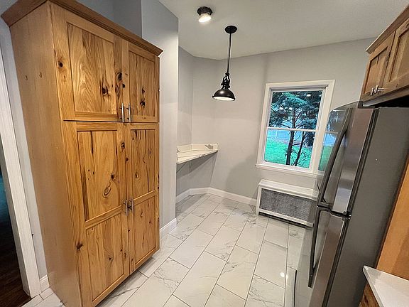 New Tile Flr & Breakfast Bar