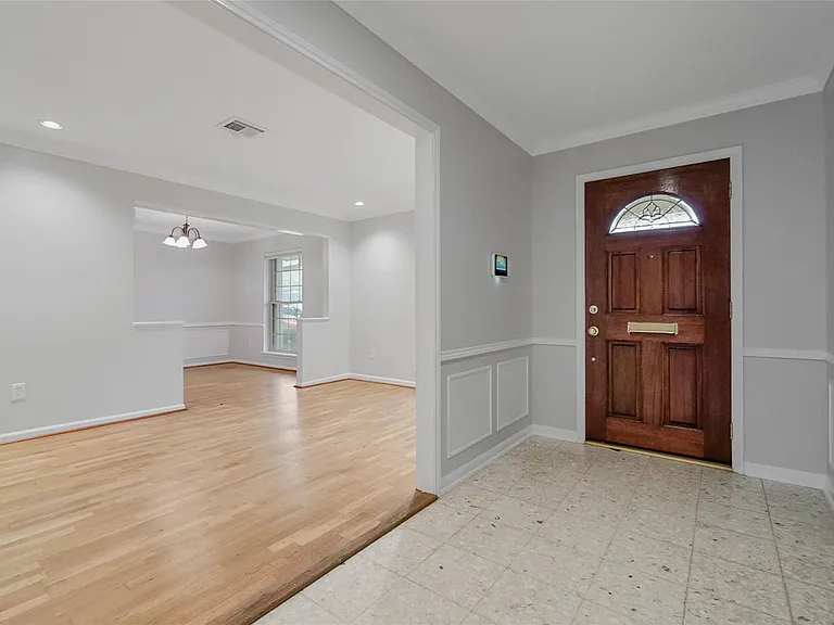1067 Lehman St — Photo 4
