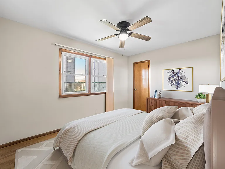 185 W 3rd St #1 — Photo 9