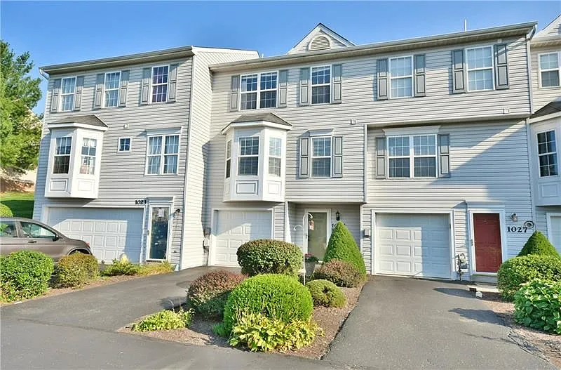 1025 Royal Dr photo 1