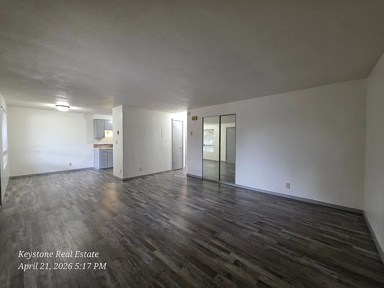 2785 Oak St — Photo 16