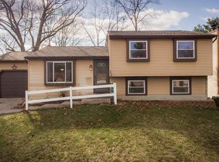 6275 Royal Oak Dr, Haslett, MI 48840