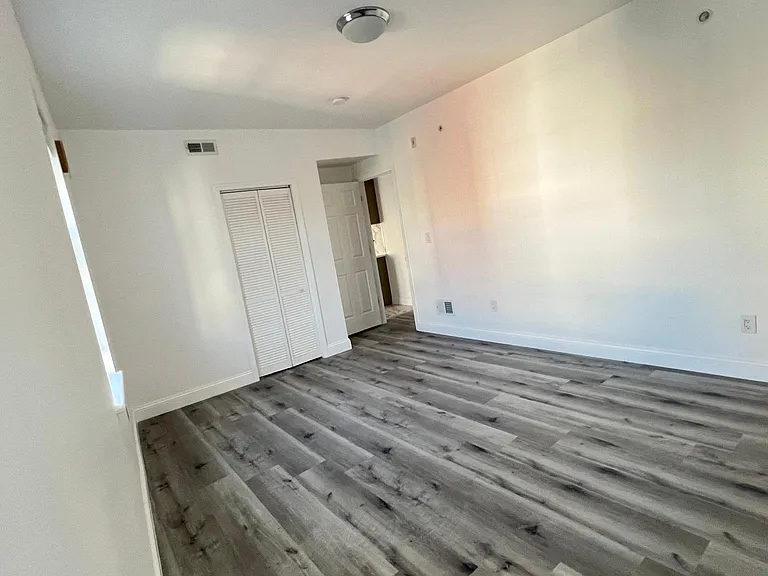 641 N 11th St #3 — Photo 9