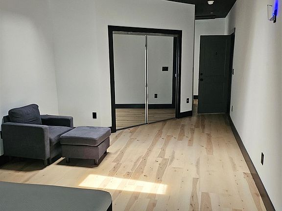 3rd image of 1002 Crawford Rd