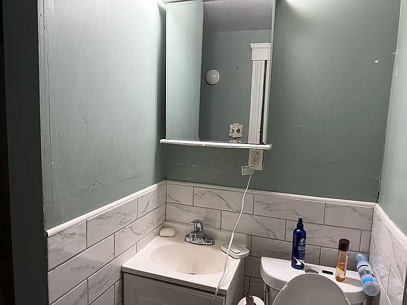 3rd image of 7 Plane St APT 2