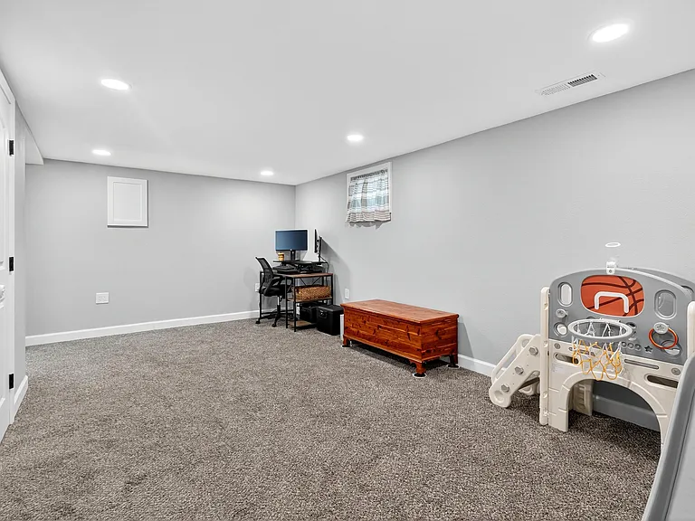 244 Sumner Blvd — Photo 20