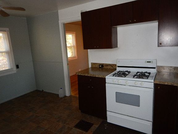 3rd image of 21101 Collingham Ave