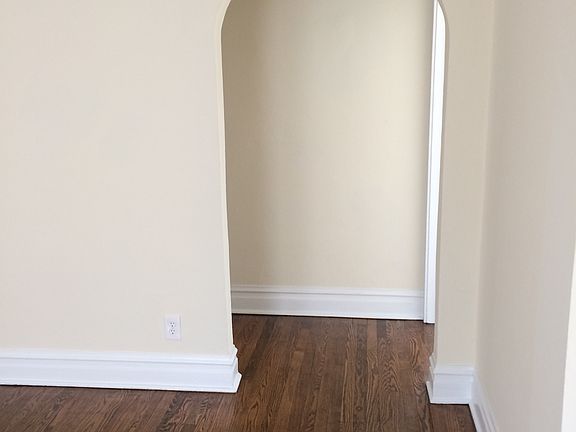 4th image of 928 N Linden Ave
