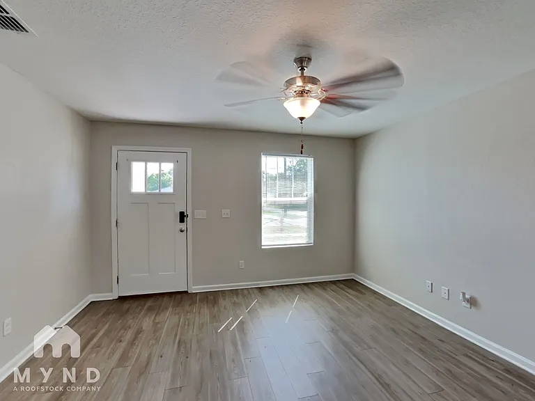9104 Monroe Ave — Photo 2
