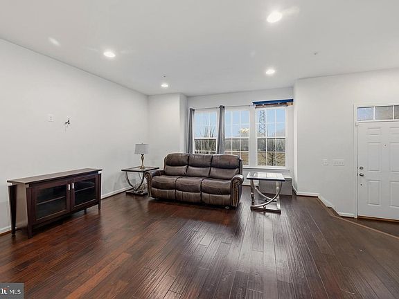 3rd image of 9926 Cypress Way