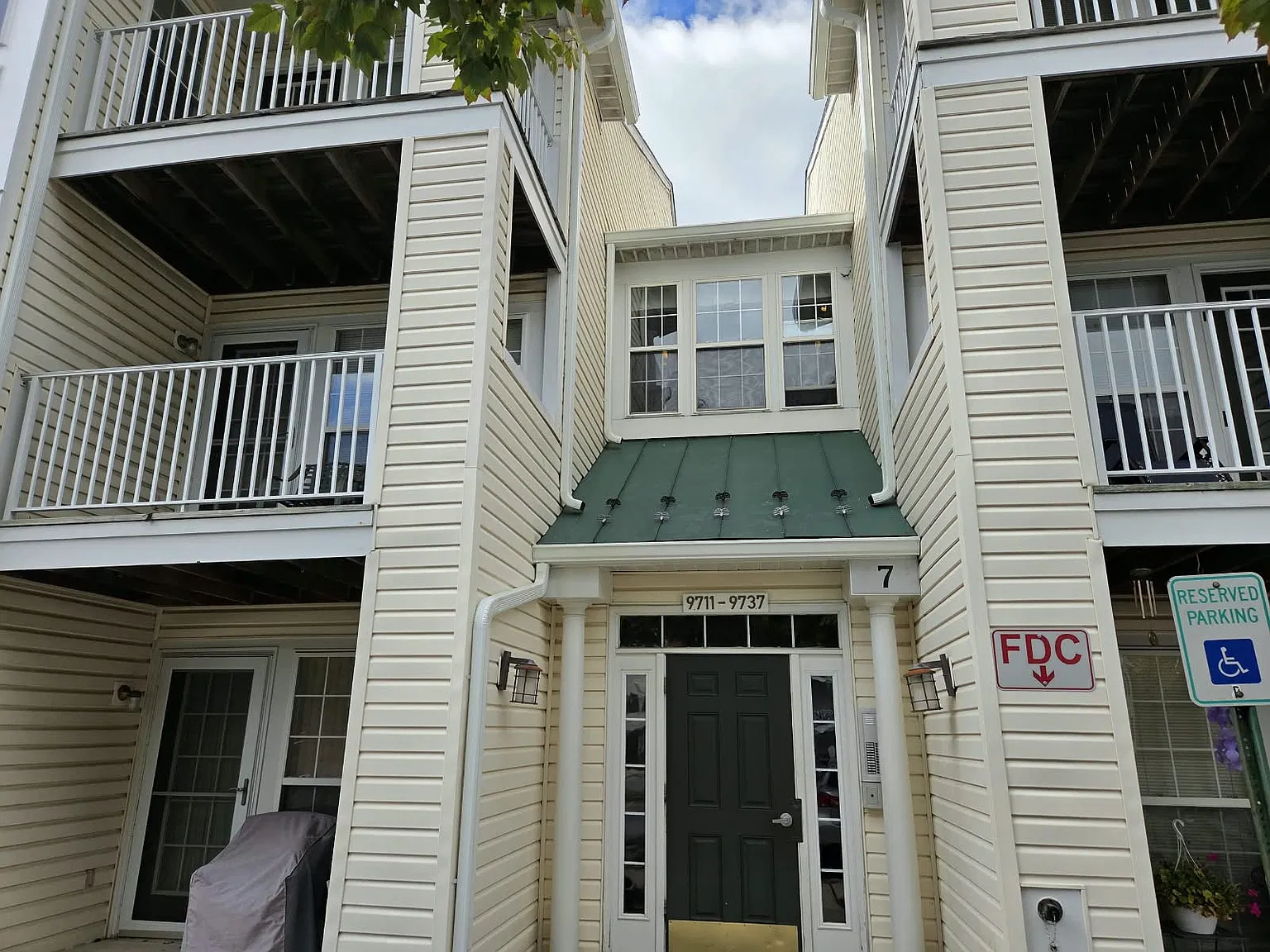 2 bed, 1123 sqft, $2,100 — Photo 1