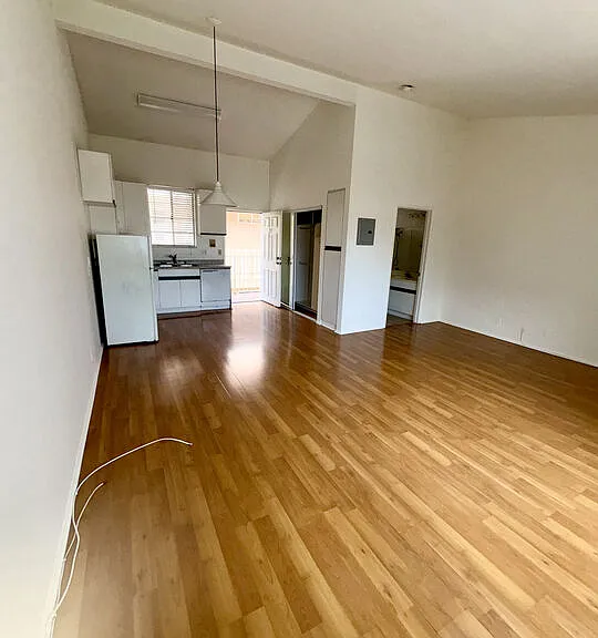 1221 Seward St #205 — Photo 6