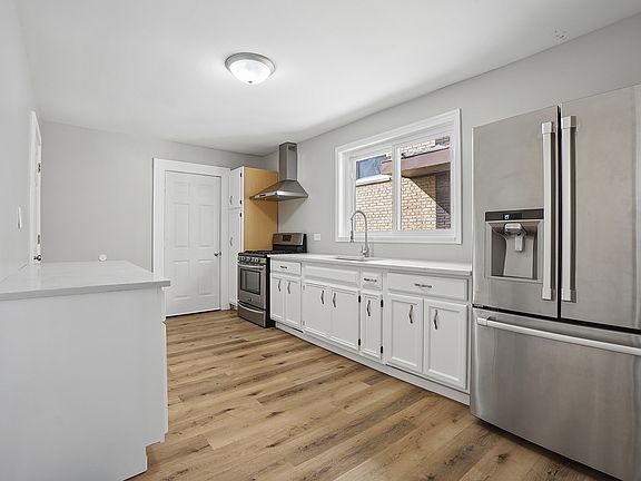 4th image of 906 State St