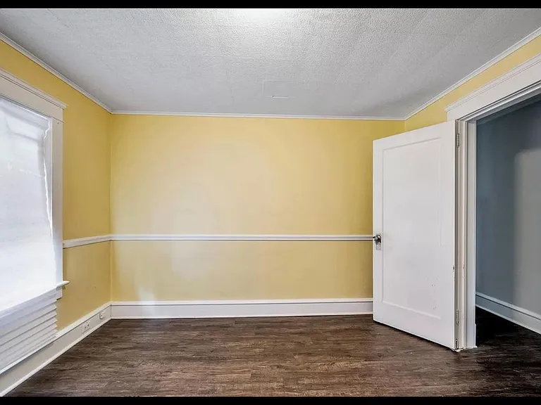 311 Chester St — Photo 13
