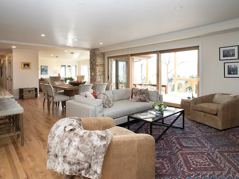 1037 View St — Photo 12