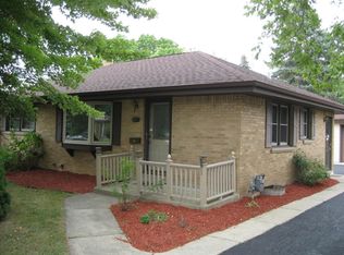 4412 S 67th St, Greenfield, WI 53220