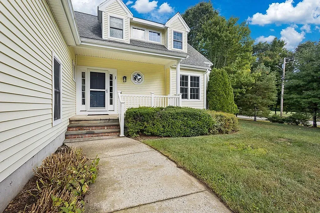 4 bed, 3.5 bath, 2810 sqft, $5,700 — Photo 2