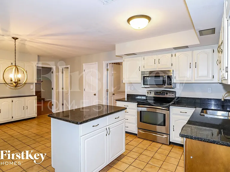 212 E Powell Rd — Photo 7