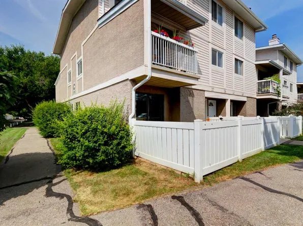 3015 E 51st St SW #37, Calgary, AB T3E 6N5