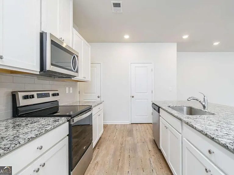 84 Founders Dr — Photo 3
