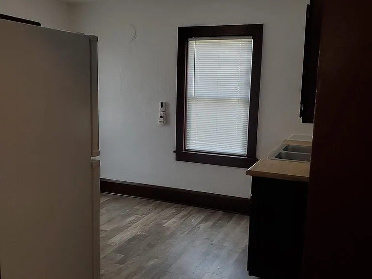 904 Federal Ave NE — Photo 3