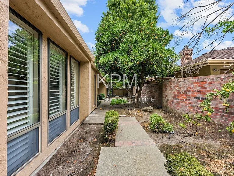 3342 Cove Cir — Photo 58