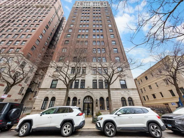 415 W Aldine Ave APT 2A, Chicago, IL 60657