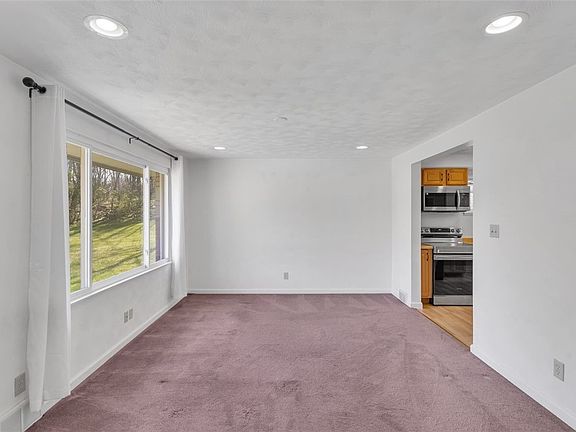 4th image of 3930 Evergreen Dr
