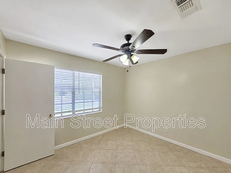 4547 Marseille Dr — Photo 10