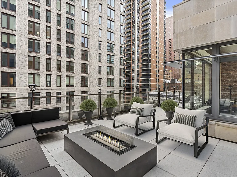 301 E 50th St #5A — Photo 4