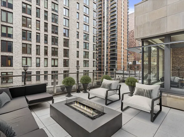 301 East 50th Street image 3 of 18