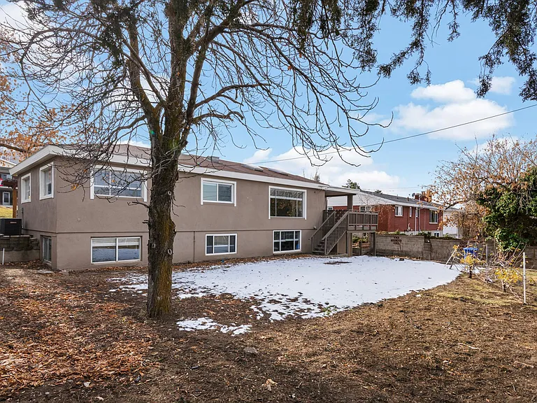 2177 E Castle Hill Ave — Photo 24