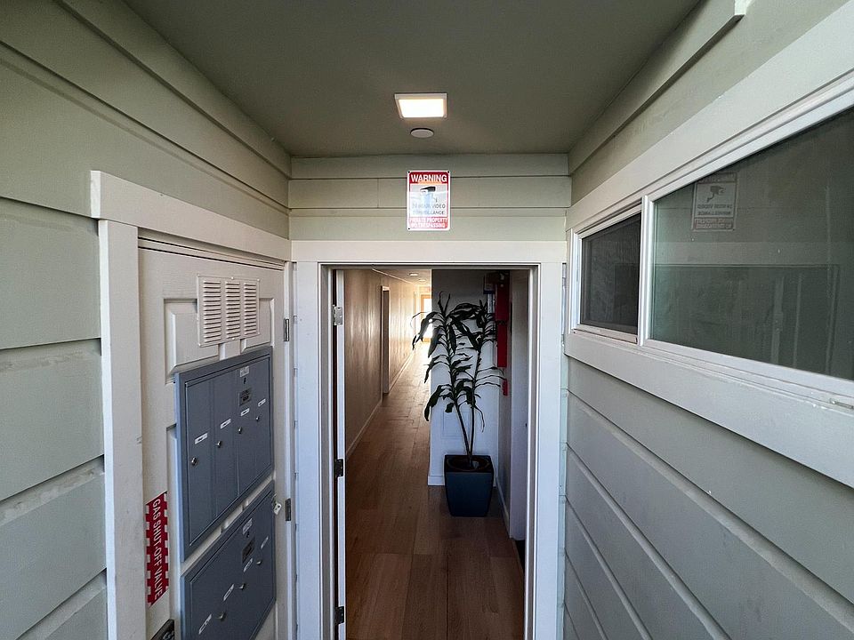 Entrance to hallway (Keypad door)
