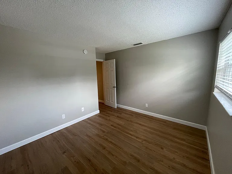 511 Duchess Ct #1 — Photo 10