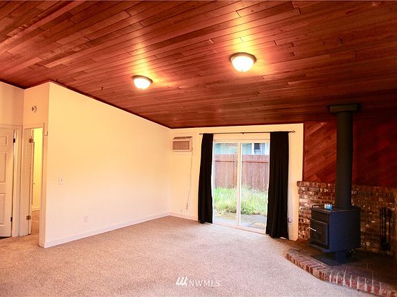 4th image of 1047 Gary Ln