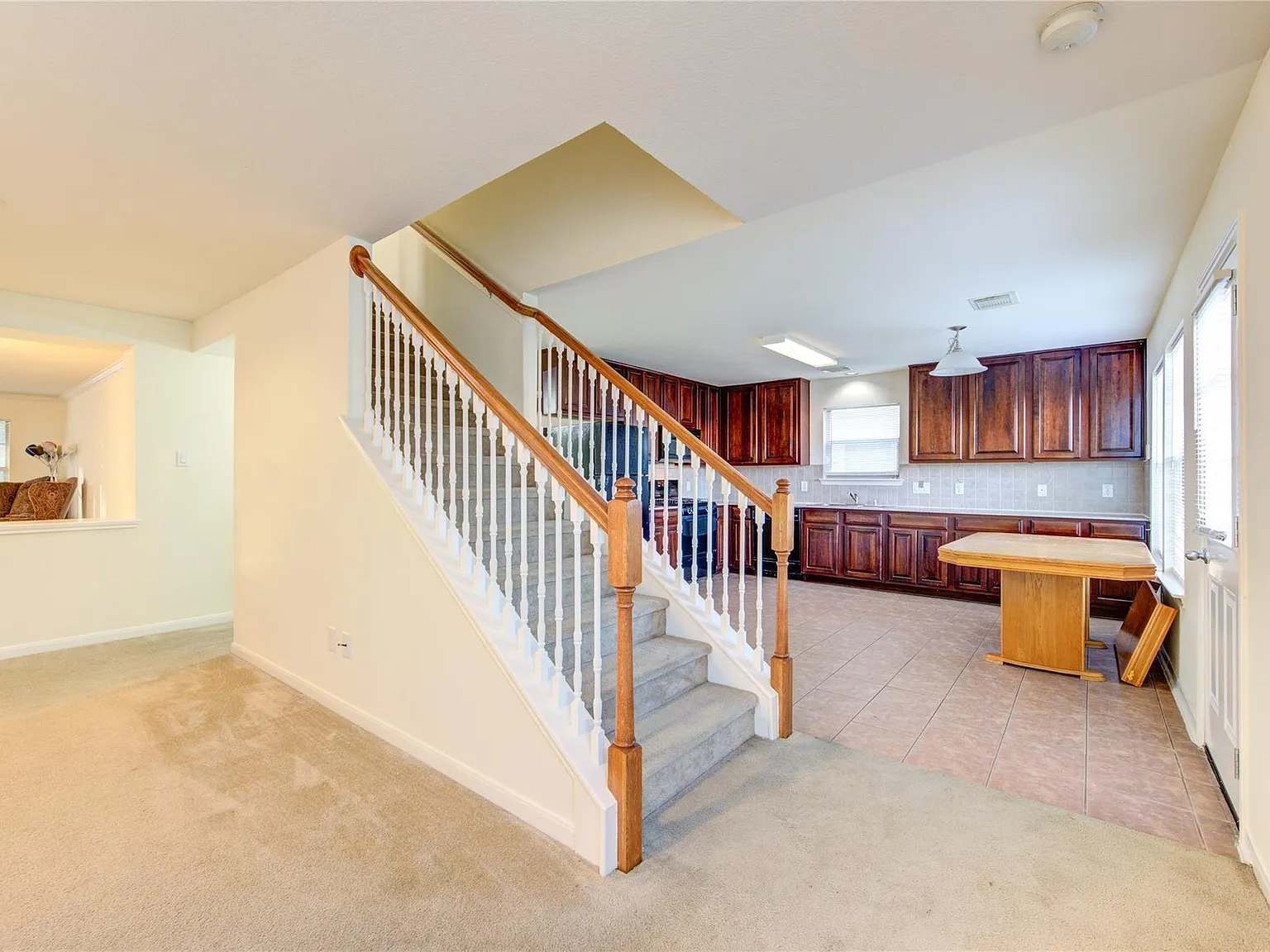 4 bed, 2.5 bath, 2692 sqft, $2,450 — Photo 4
