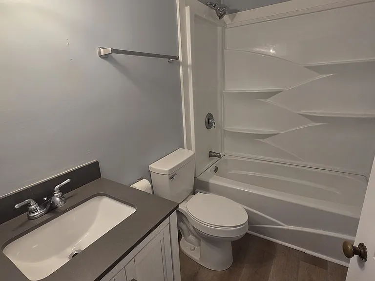 319 Mercer Ave — Photo 22
