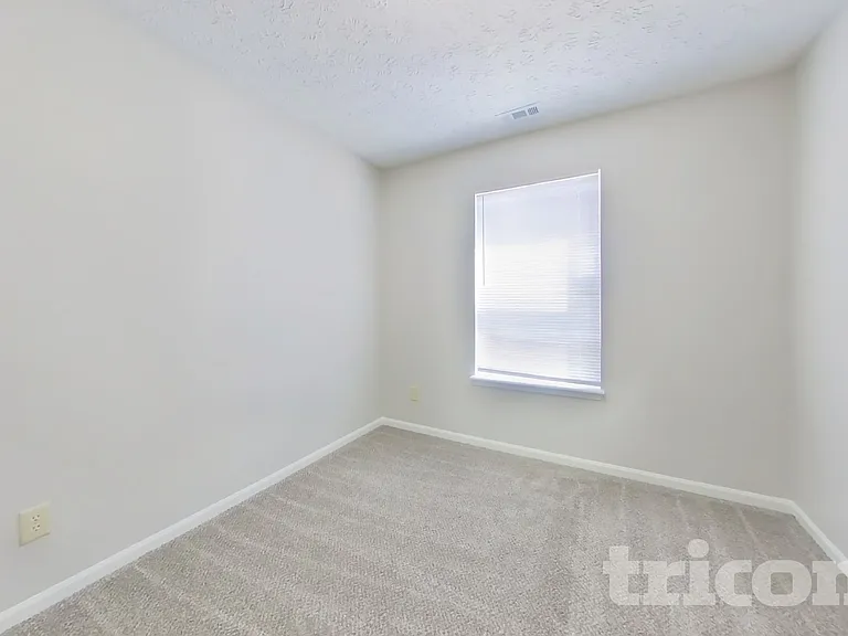 4468 Connaught East Dr — Photo 9