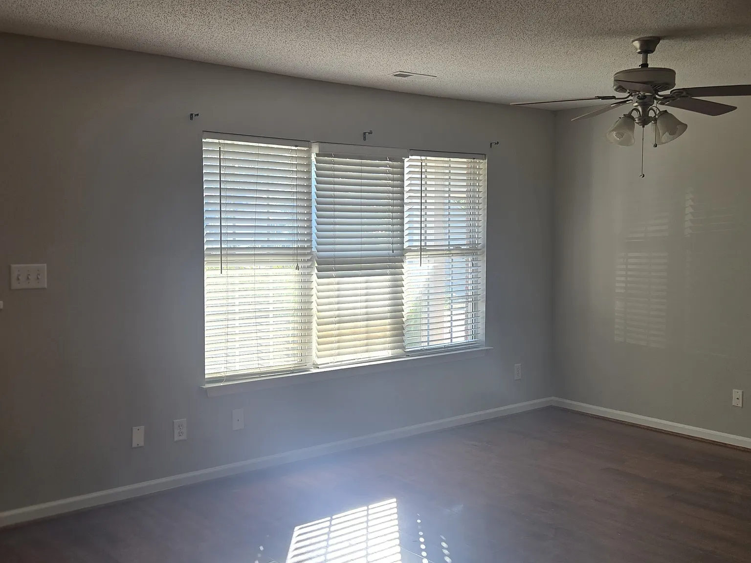 2 bed, 2.5 bath, 1304 sqft, $1,995 — Photo 4