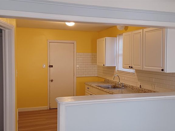 5th image of 17330 Strathmoor St