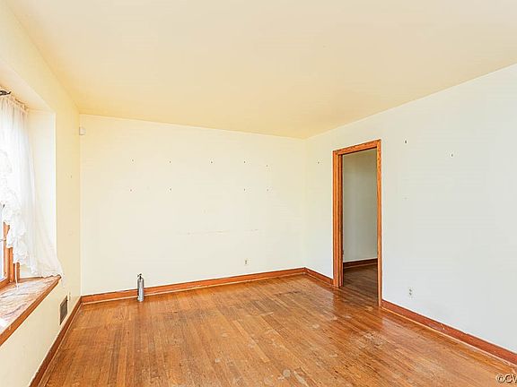 5th image of 3932 Walworth Dr
