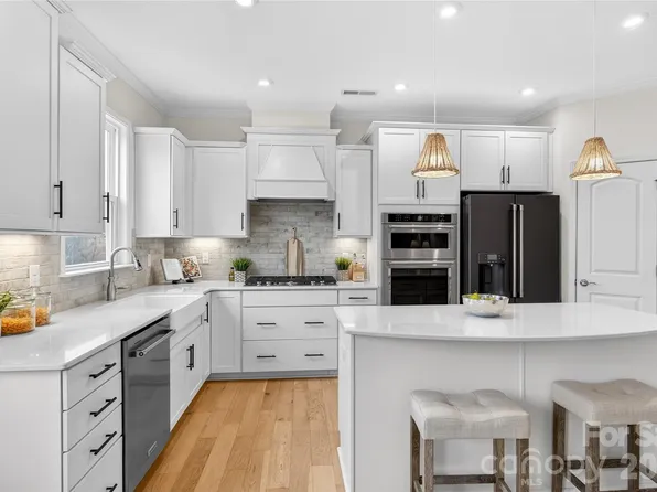 13832 Water Terrace Dr, Huntersville, NC 28078