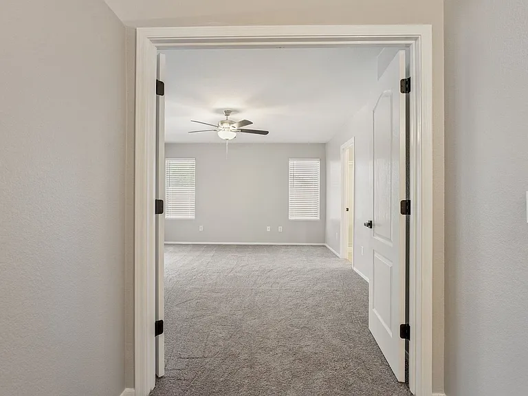 1556 N Rockwell Ct — Photo 14