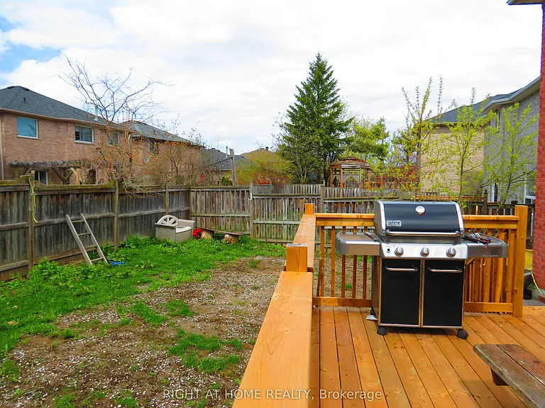 302 Stanley St — Photo 22