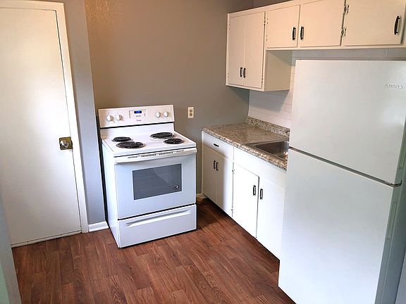 Kitchen, Oven/Range and Fridge provided