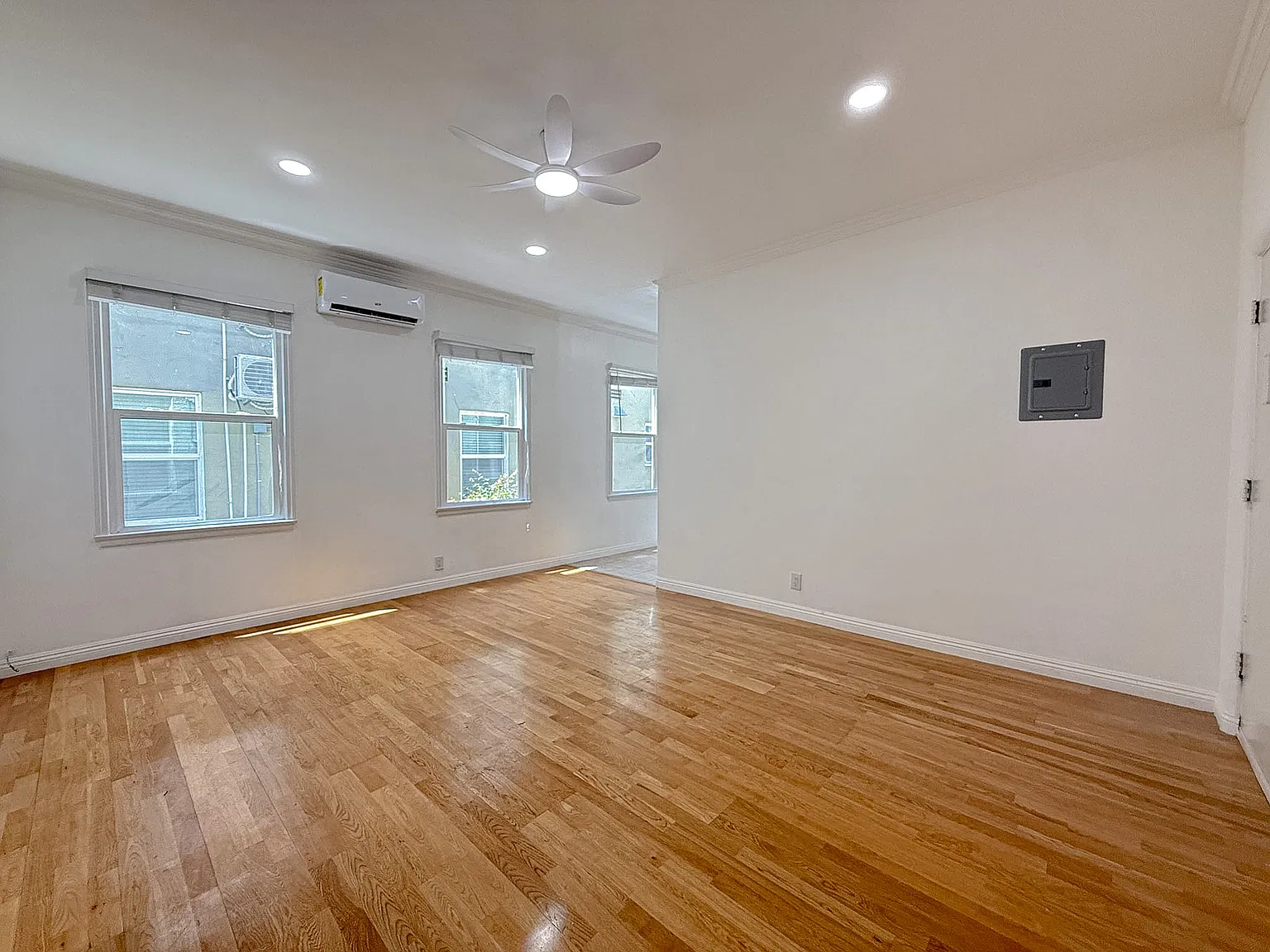 Studio, 400 sqft, $1,950 — Photo 1