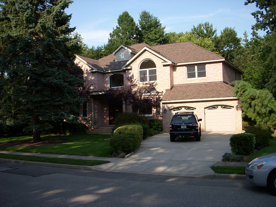 1st image of 9 Sherwood Ln