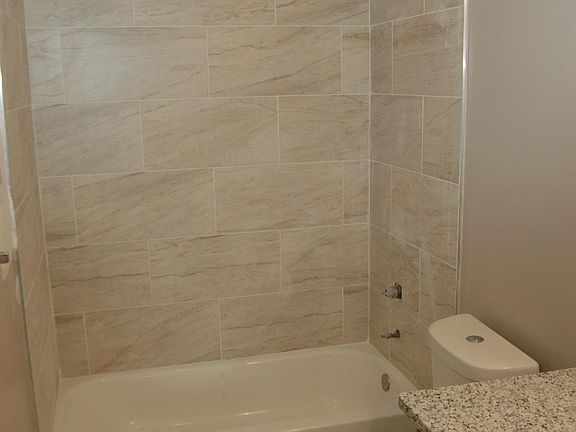 5th image of 18463 Thoroughbred Dr