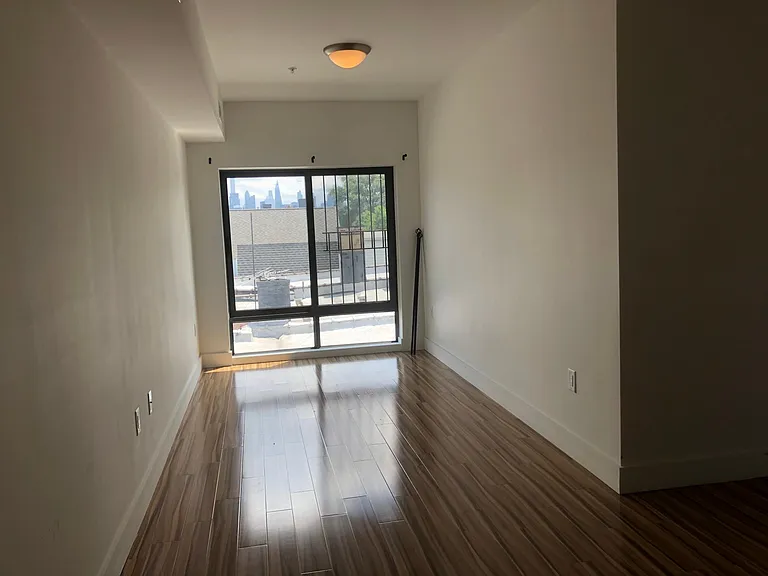 4918 Park Ave #405 — Photo 6